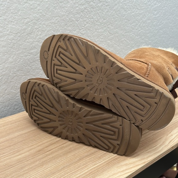 Uggs Women’s Bailey Bow ll Chestnut - Picture 6 of 6